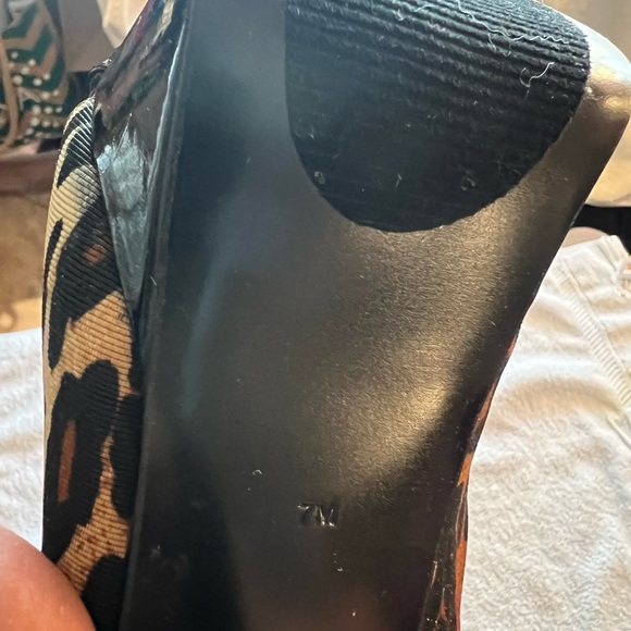 Guess Cheetah/Leopard Heels - Picture 5 of 5